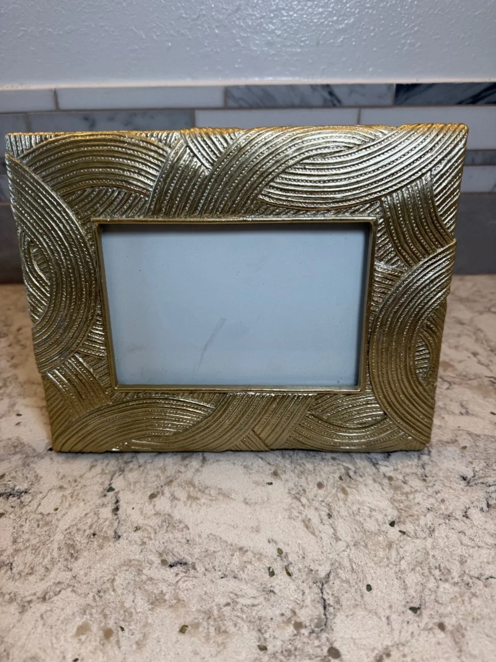 TAHARI HOME COLLECTION picture frame in Ornate Gold tone circular weave pattern